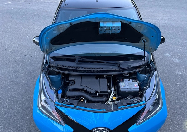 Toyota Aygo cena 36900 przebieg: 52000, rok produkcji 2015 z Warszawa małe 562